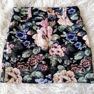 Floral mini skirt